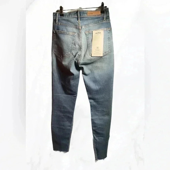NWT GRLFRND  trendy casual “the kendall” medium wash frayed denim jeans 25 - Picture 3 of 7